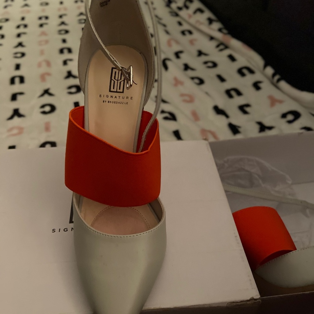 Signature by shoe dazzle size US 10 shoes